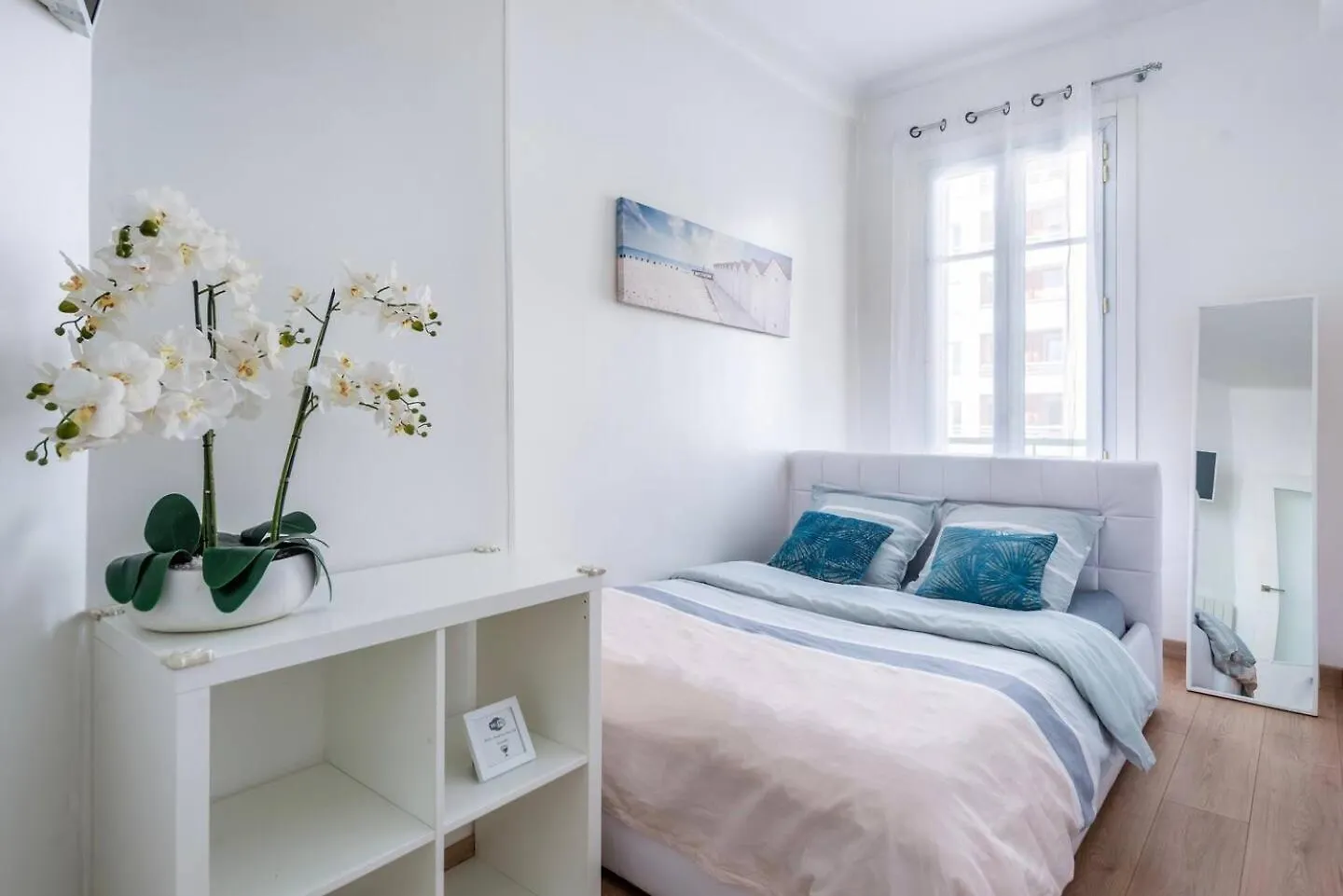 Modern Sea View Apartment On Promenade Des Anglais Nice